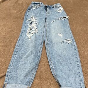 American Eagle Outfitters Light Blue Distressed relaxed mom Jeans